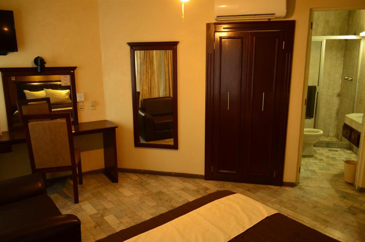 Hotel Flamingo Kristal Ирапуато Екстериор снимка