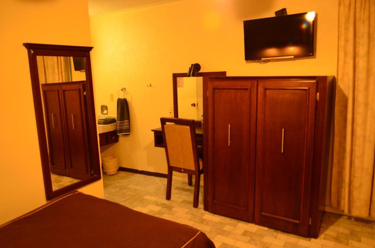 Hotel Flamingo Kristal Ирапуато Екстериор снимка