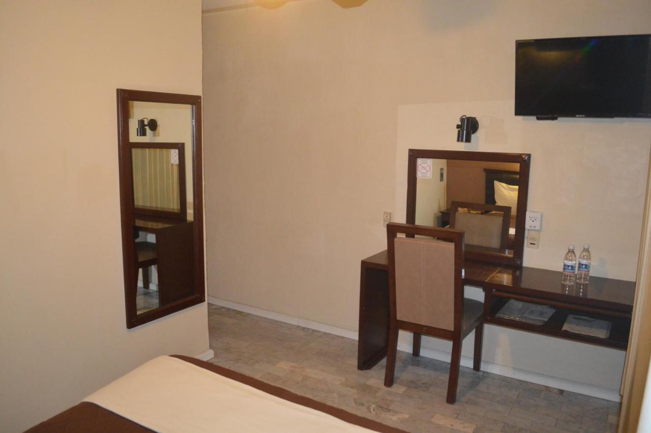 Hotel Flamingo Kristal Ирапуато Екстериор снимка