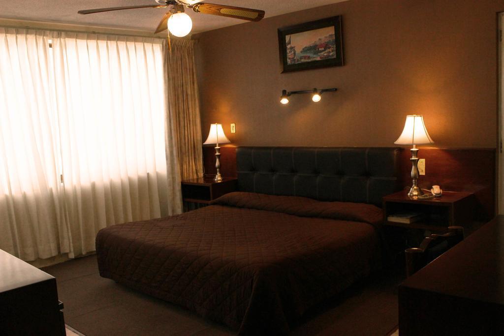 Hotel Flamingo Kristal Ирапуато Стая снимка