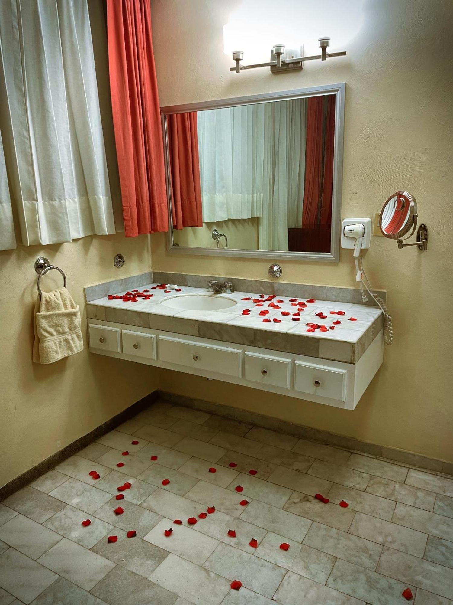 Hotel Flamingo Kristal Ирапуато Екстериор снимка