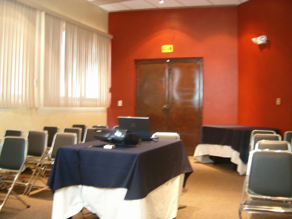 Hotel Flamingo Kristal Ирапуато Екстериор снимка