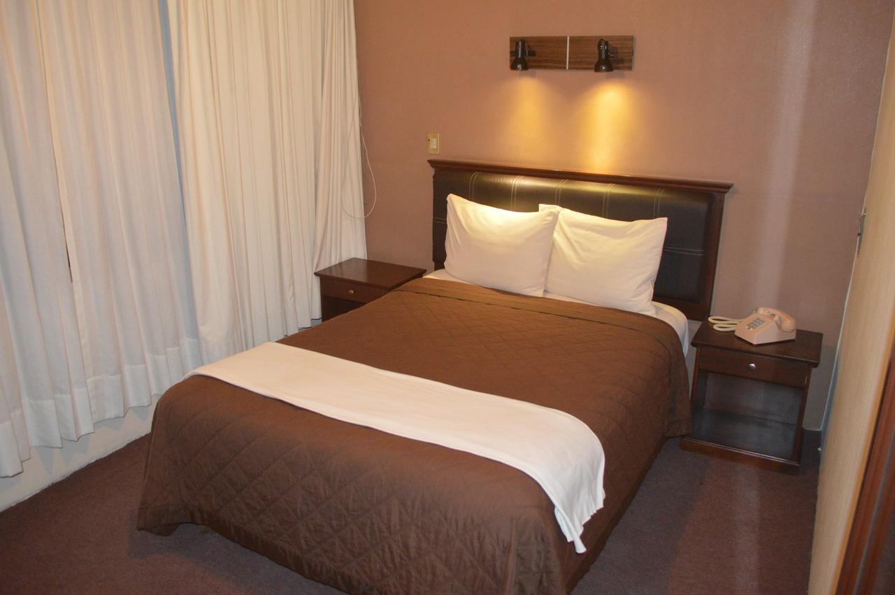 Hotel Flamingo Kristal Ирапуато Екстериор снимка