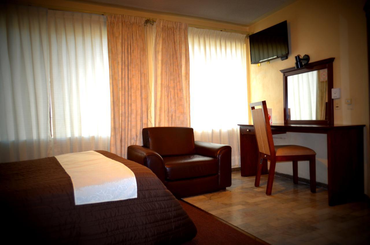 Hotel Flamingo Kristal Ирапуато Екстериор снимка