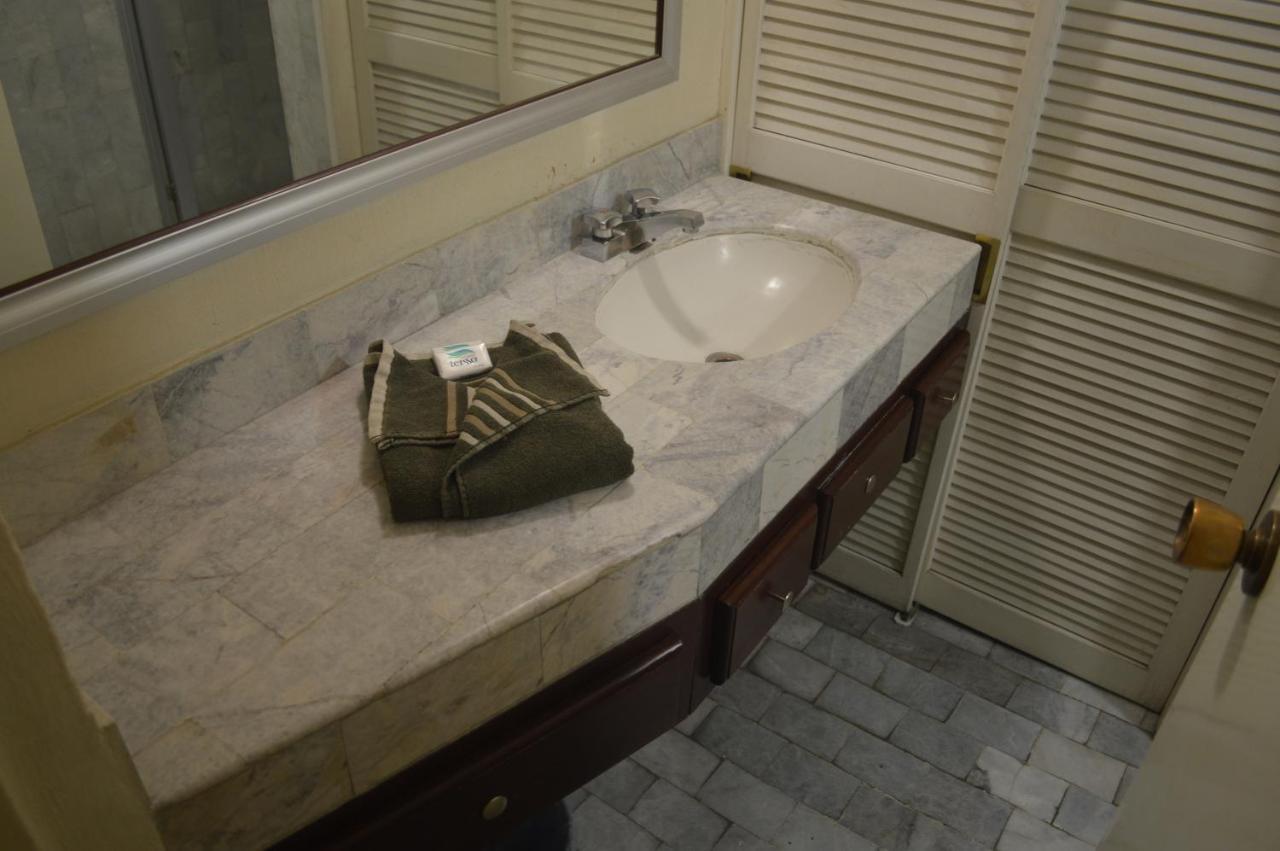 Hotel Flamingo Kristal Ирапуато Екстериор снимка